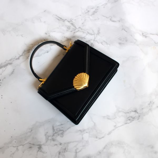 leather hand-held small square bag female messenger wild retro mini shoulder antique bag niche design 
leather hand-held small square bag female messenger wild retro mini shoulder antique bag niche design