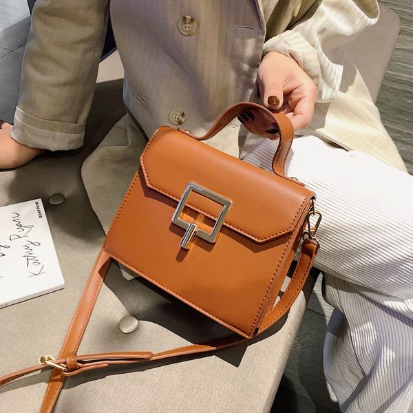 2020 new shoulder bag women's casual fashion korean version lock solid color retro handbag
2020 new shoulder bag women's casual fashion korean version lock solid color retro handbag
