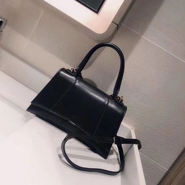 balenciaga дизайнерские женские сумки высокое качество тотализаторы кожаная сумка цепь crossbody сумки для женщин сумки на ремне мода извест
balenciaga дизайнерские женские сумки высокое качество тотализаторы кожаная сумка цепь crossbody сумки для женщин сумки на ремне мода извест