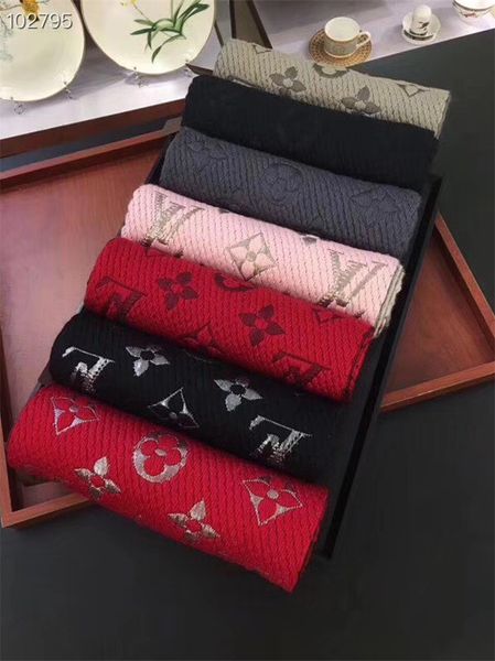 Высококачественный бренд-дизайн женский шарф размер 180x35см Теплая мягкая кисточк
Высококачественный бренд-дизайн женский шарф размер 180x35см Теплая мягкая кисточк