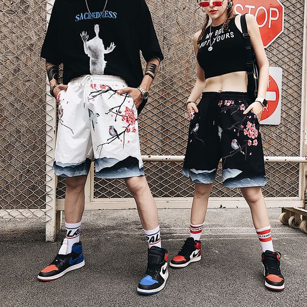 2019 hip hop shorts streetwear magpie print harajuku jogger shorts summer hiphop men short sweatpant cotton, White;black 
2019 hip hop shorts streetwear magpie print harajuku jogger shorts summer hiphop men short sweatpant cotton, White;black