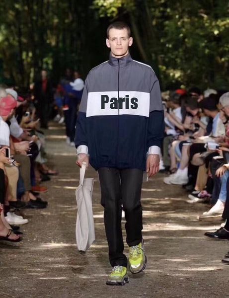 paris mens designer windbreaker jacket sweatshirt stitching letter stand collar zipper jacket mens clothing paris family high street print, Black;brown
paris mens designer windbreaker jacket sweatshirt stitching letter stand collar zipper jacket mens clothing paris family high street print, Black;brown