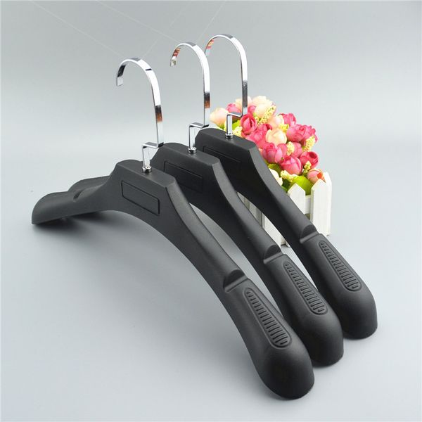 black plastic coat hanger garment display hanger racks women mens clothes anti-slip hangers
black plastic coat hanger garment display hanger racks women mens clothes anti-slip hangers