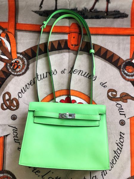 whosale original handmade togo design blue,green keliy danse bag,many colors with silver and gold hardware for chosen,fast delivery
whosale original handmade togo design blue,green keliy danse bag,many colors with silver and gold hardware for chosen,fast delivery