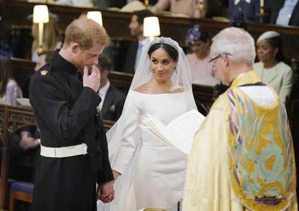 harrymeghan markle свадебные платья new bateau с длинными рукавами простые атласные свадебные платья длинные платья sweep china свадебные пл, White
harrymeghan markle свадебные платья new bateau с длинными рукавами простые атласные свадебные платья длинные платья sweep china свадебные пл, White
