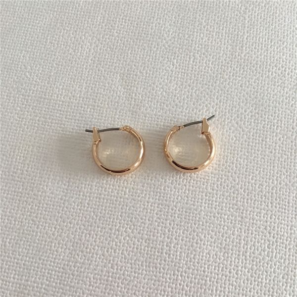 cute women earring gold rhodium color plating small basic hoop earring for women girl, Golden;silver
cute women earring gold rhodium color plating small basic hoop earring for women girl, Golden;silver