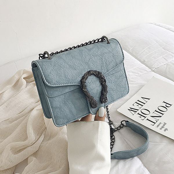 2019 foreign trade new snake head chain exquisite luxury retro fashion texture small square bag slung shoulder bag
2019 foreign trade new snake head chain exquisite luxury retro fashion texture small square bag slung shoulder bag