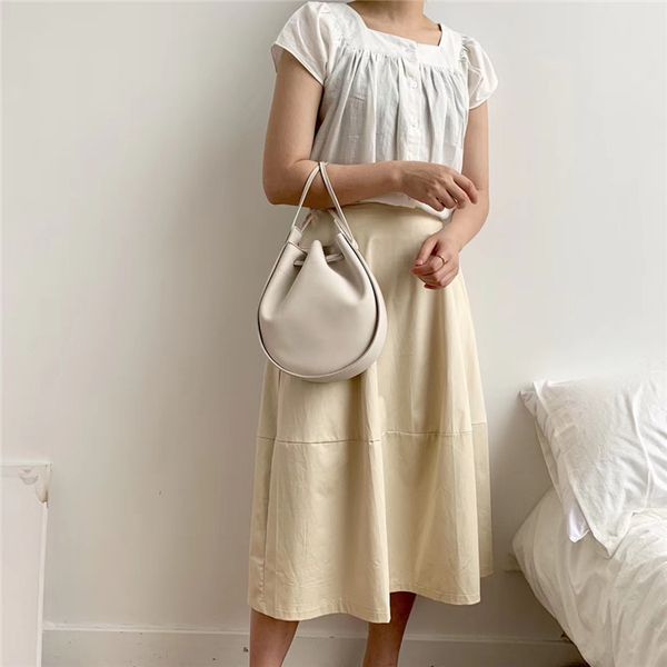 лето в начале осени стиль простой сплошной цвет 2020 новая мода новый черный темперамент портативный диагональ сумка
лето в начале осени стиль простой сплошной цвет 2020 новая мода новый черный темперамент портативный диагональ сумка