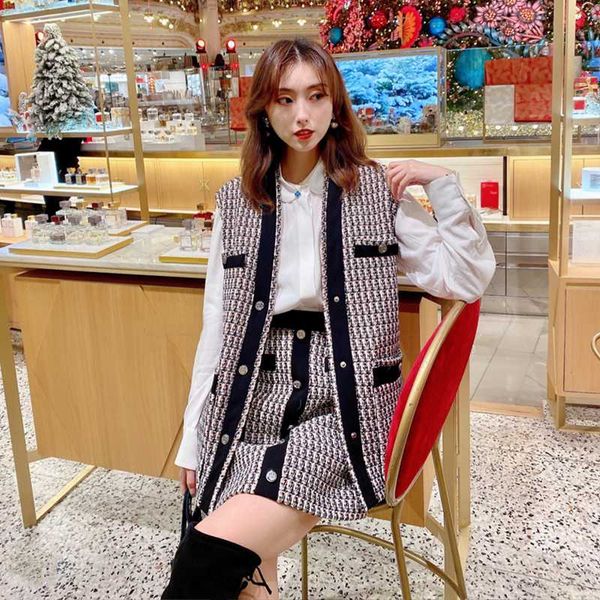 women's tweed plaid vest coat single breasted casual v neck jacket ladies sleeveless hit color outwear with pockets, Black;white
women's tweed plaid vest coat single breasted casual v neck jacket ladies sleeveless hit color outwear with pockets, Black;white