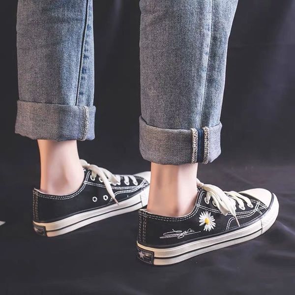 new size35-40 new unisex low-top высокого верха взрослых женщин daisy холст обувь 8 цветов зашнуровал повседневная обувь тапки обувь, Black
new size35-40 new unisex low-top высокого верха взрослых женщин daisy холст обувь 8 цветов зашнуровал повседневная обувь тапки обувь, Black