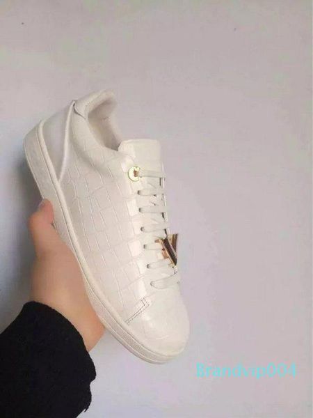 new breathable womens cow leather casual walk lace up v metal logo shoes 11colors ping by epacket eu35-40, Black
new breathable womens cow leather casual walk lace up v metal logo shoes 11colors ping by epacket eu35-40, Black