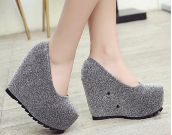2020 women's shoes in spring and autumn with new style slope heel round head thick bottom waterproof table cloth shoes @7128, Black
2020 women's shoes in spring and autumn with new style slope heel round head thick bottom waterproof table cloth shoes @7128, Black