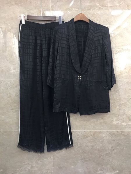 summer 2019 new women's hanging belt jacket + coat + drawstring shorts trousers pure silk satin four-piece set 521, White
summer 2019 new women's hanging belt jacket + coat + drawstring shorts trousers pure silk satin four-piece set 521, White