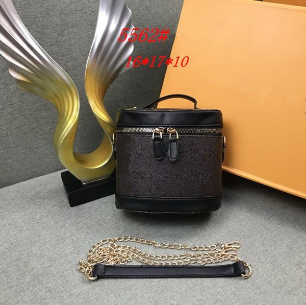multi-purpose cosmetic bag classic designer luxury handbags purses cosmetic bag genuine leather large capacity designer crossbody bag
multi-purpose cosmetic bag classic designer luxury handbags purses cosmetic bag genuine leather large capacity designer crossbody bag