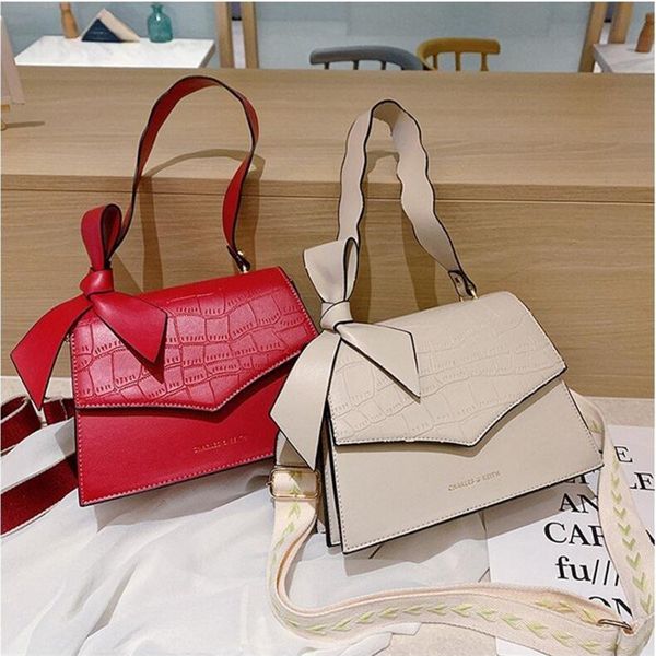 women's bag 2020 new fashion portable wild shoulder bag crocodile pattern messenger wide shoulder strap small square
women's bag 2020 new fashion portable wild shoulder bag crocodile pattern messenger wide shoulder strap small square