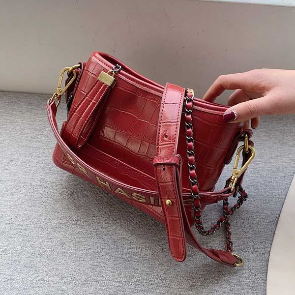 2020 new original design fashion vintage crossbody bag &fashion crocodile pattern chain bag width 20cm height 15cm thickness 9cm
2020 new original design fashion vintage crossbody bag &fashion crocodile pattern chain bag width 20cm height 15cm thickness 9cm