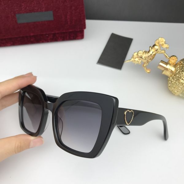 2020 new black frank frame with heart ring grey glasses men women sunglasses with box and dastbag, White;black
2020 new black frank frame with heart ring grey glasses men women sunglasses with box and dastbag, White;black