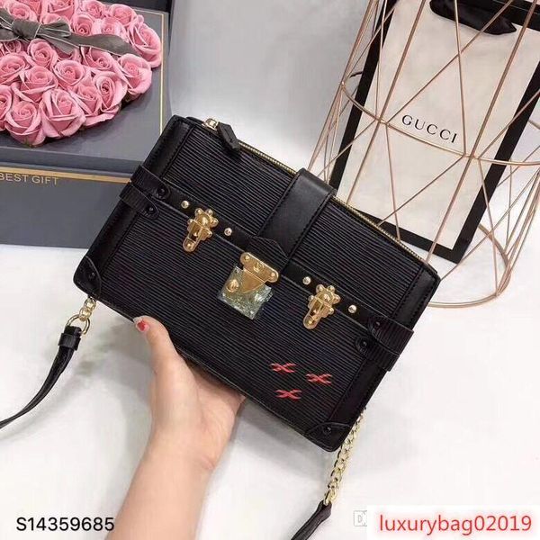 ladies bag heavy industry to create a chain with a single shoulder slanted white collar miss must be fashionable with water ripple fab
ladies bag heavy industry to create a chain with a single shoulder slanted white collar miss must be fashionable with water ripple fab