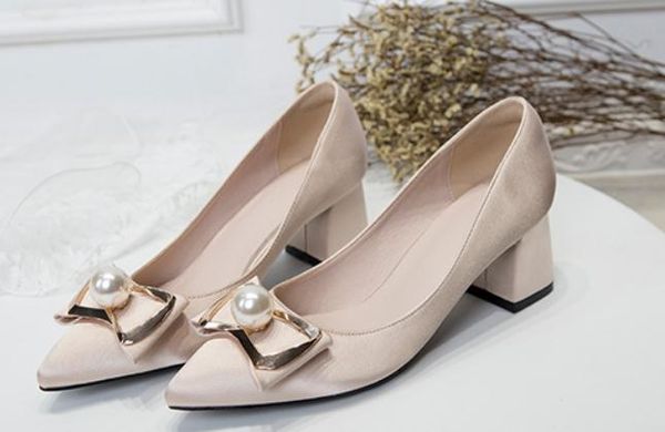 19 women's shoes in spring and autumn with new style high heel coarse heel pointed end silk and satin bowknot shoes heel 3cm ,5cm ,7cm#, Black
19 women's shoes in spring and autumn with new style high heel coarse heel pointed end silk and satin bowknot shoes heel 3cm ,5cm ,7cm#, Black
