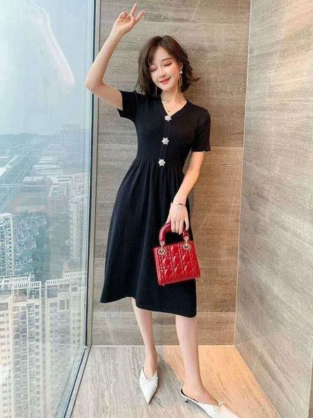2020 new wholesales lady`s fashion knitted short sleeves dress for summer, Black;gray
2020 new wholesales lady`s fashion knitted short sleeves dress for summer, Black;gray