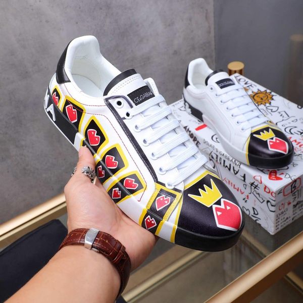 2020 d gabb homme мужчины женщины комфорт повседневная обувь king of love fashion luxury designer chaussures сеги amore tide кожа crown крос, Black;red
2020 d gabb homme мужчины женщины комфорт повседневная обувь king of love fashion luxury designer chaussures сеги amore tide кожа crown крос, Black;red