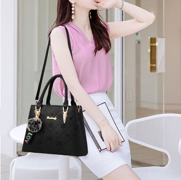 2019 new fashion trend lady handbags european and american style casual solid color shoulder handbag
2019 new fashion trend lady handbags european and american style casual solid color shoulder handbag
