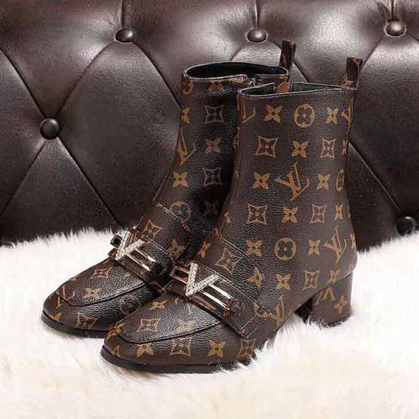 style fashions medium tube boots ladies' boots high-end all leather comfortable casual shoes, rivet high heel boots size 35-39, Black
style fashions medium tube boots ladies' boots high-end all leather comfortable casual shoes, rivet high heel boots size 35-39, Black
