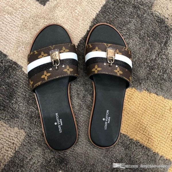 high-quality 2020 luxury ladies slippers latest fashion luxury slippers printed leather slippers with box, Black
high-quality 2020 luxury ladies slippers latest fashion luxury slippers printed leather slippers with box, Black
