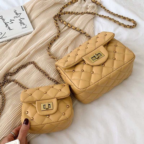 2019 new tide rivet women small square bag chic chain ladies personality single shoulder messenger bag evening clutch and purse 
2019 new tide rivet women small square bag chic chain ladies personality single shoulder messenger bag evening clutch and purse