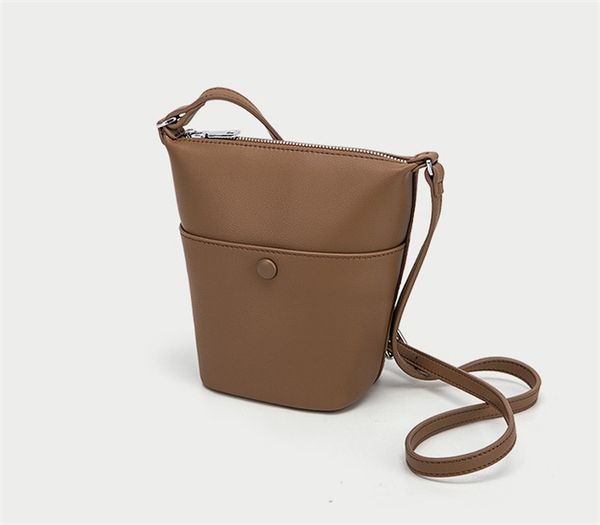 модные сумки высокого качества женщин s новый тренд простой и универсальный сплошной цвет случайный посыльного плеча портативный ведро мешок
модные сумки высокого качества женщин s новый тренд простой и универсальный сплошной цвет случайный посыльного плеча портативный ведро мешок