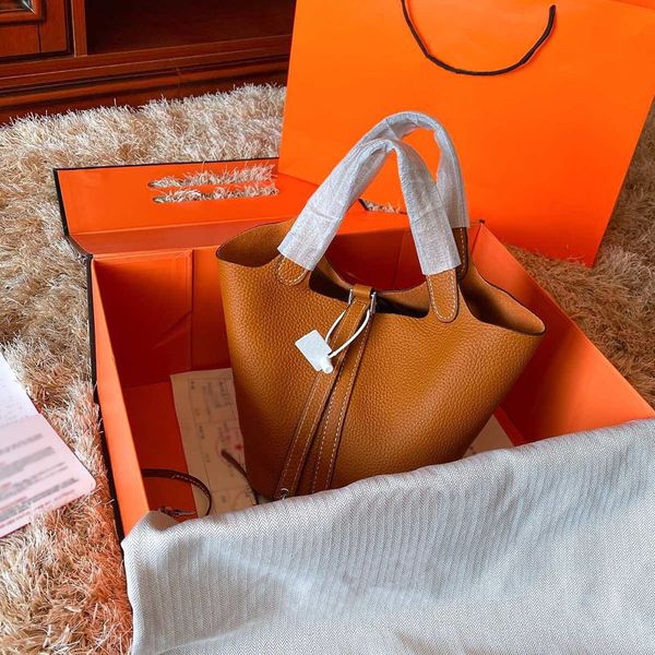 new fashion brand luxury shoulder bag designer handbags cowhide cross-body women's bag gift box ing
new fashion brand luxury shoulder bag designer handbags cowhide cross-body women's bag gift box ing