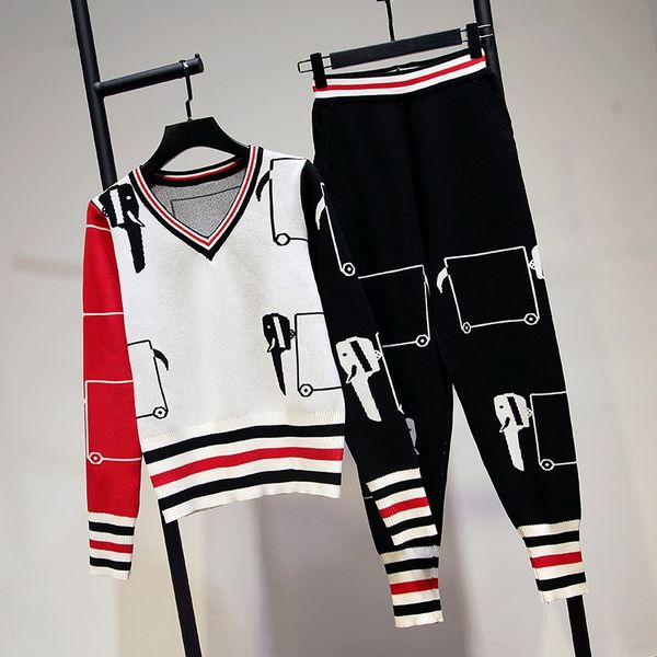 2020 autumn and winter runway suits women printing knitted 2 pieces sets long sleeve sweatshirt and knitted pants suits, Gray
2020 autumn and winter runway suits women printing knitted 2 pieces sets long sleeve sweatshirt and knitted pants suits, Gray