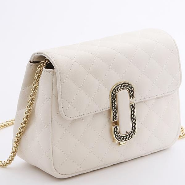 fashion designer 2019 luxury new rhombic chain classic handbag shoulder bag wild messenger bag female transport
fashion designer 2019 luxury new rhombic chain classic handbag shoulder bag wild messenger bag female transport