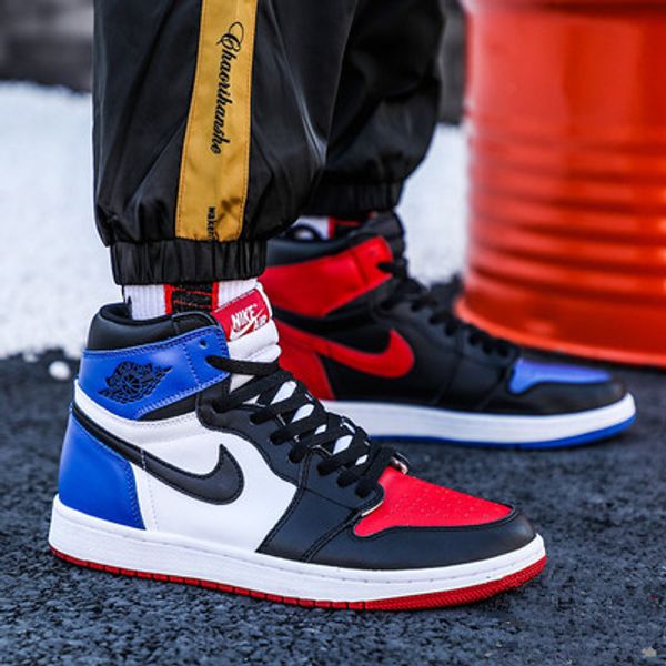 cair 1 jordan 1 arrival off og 1 men black gold 1s sneakers nuc outdoor trainers mens white running shoes basketball shoes
cair 1 jordan 1 arrival off og 1 men black gold 1s sneakers nuc outdoor trainers mens white running shoes basketball shoes