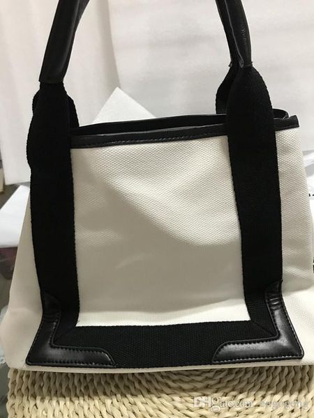 good quality canvas shopping case white thick canvas case 3 size mini tote bag women canvas wash bag cosmetic makeup storage case
good quality canvas shopping case white thick canvas case 3 size mini tote bag women canvas wash bag cosmetic makeup storage case
