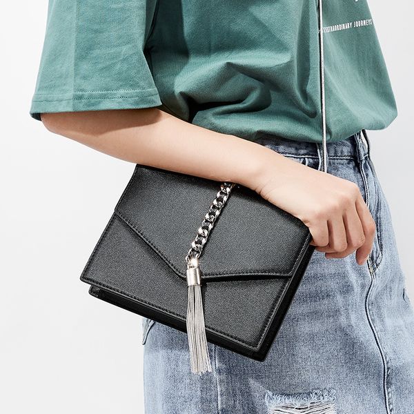 2020 new female bag envelope bag leather shoulder female fashion messenger korean version of the chain small square
2020 new female bag envelope bag leather shoulder female fashion messenger korean version of the chain small square