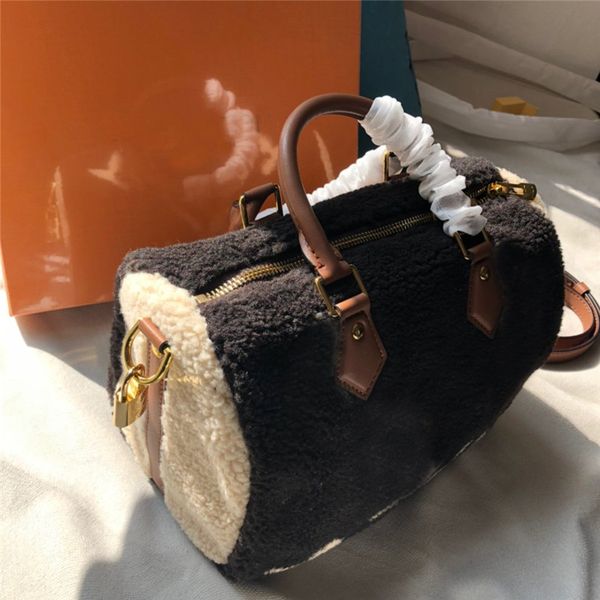 new designer luxury handbags purses v brand fashion 2019 winter fashion crossbody messenger shoulder bags tote clutch bag
new designer luxury handbags purses v brand fashion 2019 winter fashion crossbody messenger shoulder bags tote clutch bag