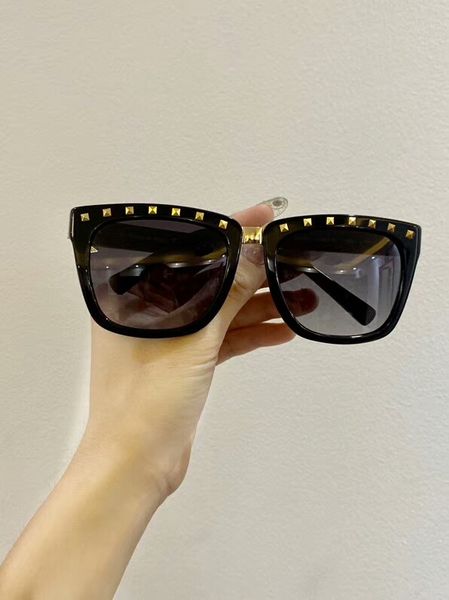square sunglasses studs gold black grey gradient women fashion sunglasses 2020 new with box, White;black
square sunglasses studs gold black grey gradient women fashion sunglasses 2020 new with box, White;black
