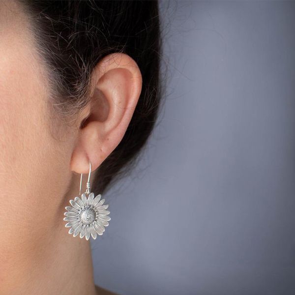 stud simple women earrings set carved flower pendant silver color earring fashion birthday party female jewelry giftsÂ, Golden;silver
stud simple women earrings set carved flower pendant silver color earring fashion birthday party female jewelry giftsÂ, Golden;silver