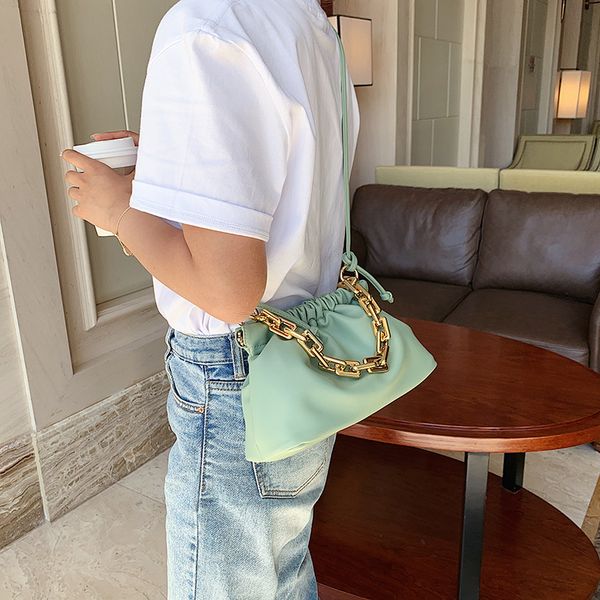 2020 new women's shoulder bag fashion fold cloud thick chain soft leather crossbody bag simple light cloud
2020 new women's shoulder bag fashion fold cloud thick chain soft leather crossbody bag simple light cloud