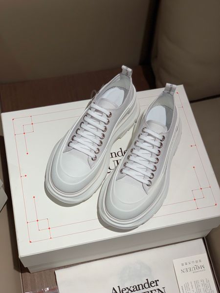 new style luxury men and women party leisure jogging sports canvas shoes fashion designer shoes men's shoe women's shoe size 35-44
new style luxury men and women party leisure jogging sports canvas shoes fashion designer shoes men's shoe women's shoe size 35-44