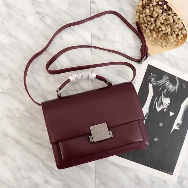 selling new female designer luxury ladies messenger classic fashion personality portable personality handbag shoulder bag 22*16*9cm
selling new female designer luxury ladies messenger classic fashion personality portable personality handbag shoulder bag 22*16*9cm