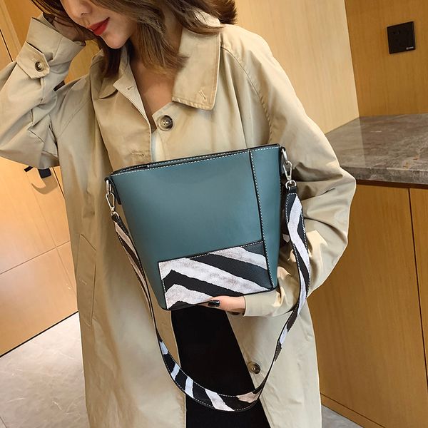 small pu leather women shoulder bucket bag ladies handbags fashion crossbody bags for women designer messenger bags
small pu leather women shoulder bucket bag ladies handbags fashion crossbody bags for women designer messenger bags