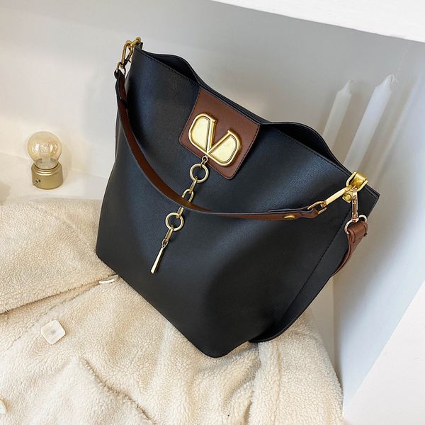 women's designer handbag women's metal lock handbags simple fashion new quality tote bag tessel shoulder bags grand sac femme
women's designer handbag women's metal lock handbags simple fashion new quality tote bag tessel shoulder bags grand sac femme