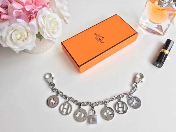 2019 gift key holders bag charms fuzzy v bag charm m67370 fuzzy bubble bag charm m67372, Slivery;golden
2019 gift key holders bag charms fuzzy v bag charm m67370 fuzzy bubble bag charm m67372, Slivery;golden