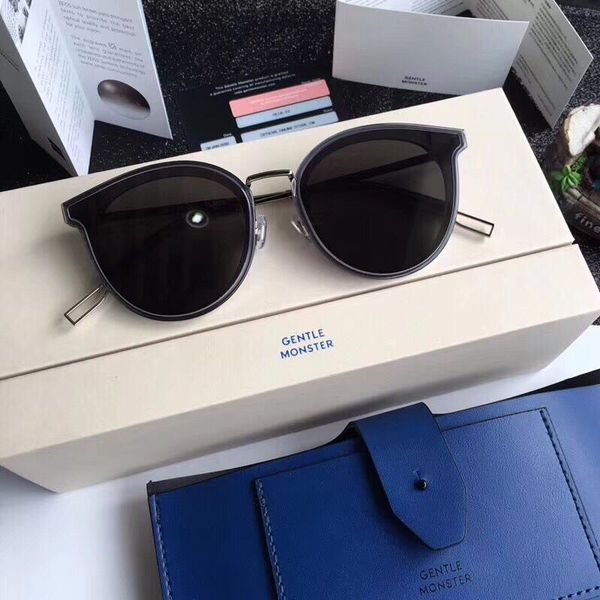 luxury-new v brand fashion men's woman merlynn series gm sunglasses design original box, White;black
luxury-new v brand fashion men's woman merlynn series gm sunglasses design original box, White;black