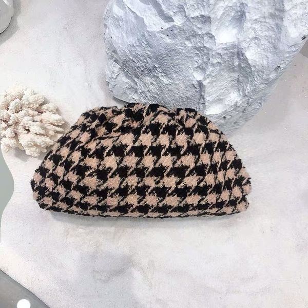 2019 new stylish women wool clutch purse bag ladies pillow bag women fashion winter shoulder messenger handbags
2019 new stylish women wool clutch purse bag ladies pillow bag women fashion winter shoulder messenger handbags