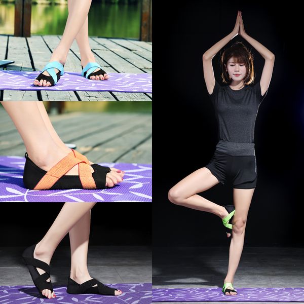 2020 new arrival casual yoga shoes women five toes finger pilates shoes fitness cross straps indoor non slip gym yoga socks
2020 new arrival casual yoga shoes women five toes finger pilates shoes fitness cross straps indoor non slip gym yoga socks
