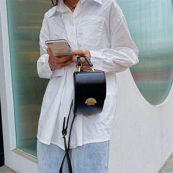 2020 new women's shoulder bag korean version of the curved pea bag casual shoulder messenger mini mobile phone
2020 new women's shoulder bag korean version of the curved pea bag casual shoulder messenger mini mobile phone