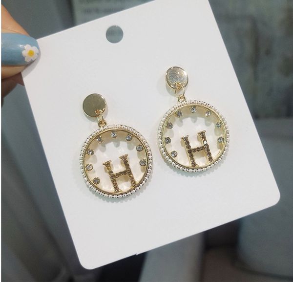 2020 hot new fashion jewerly известный бренд шпилька стальная резьба бриллиантовые серьги из нержавеющей стали классические серьги с драгоце, Golden
2020 hot new fashion jewerly известный бренд шпилька стальная резьба бриллиантовые серьги из нержавеющей стали классические серьги с драгоце, Golden